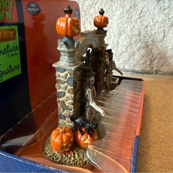 Lemax Spooky Town HALLOWEEN GATEWAY  Village Countdown Signature Collection - Picture 5 of 7